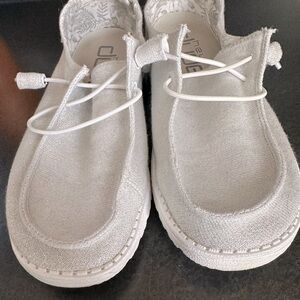 Womens Hey Dudes size 8